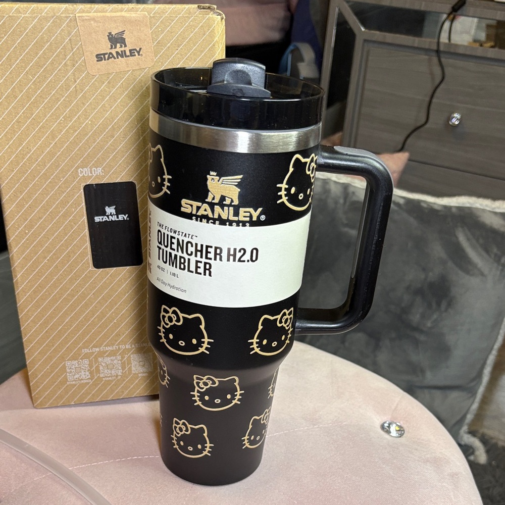 Stanley Black Quencher H2.0 Tumbler with Hello Kitty